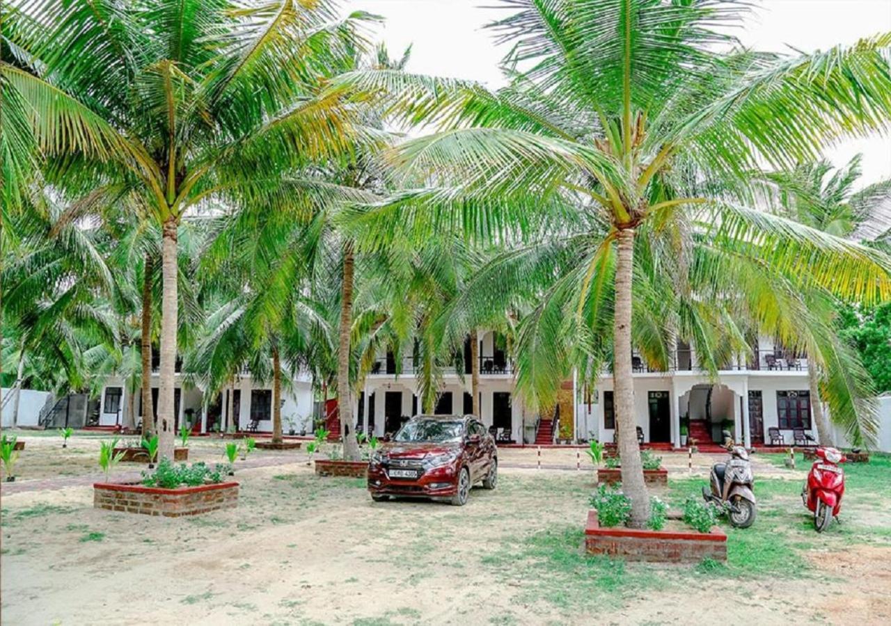 Crescent Sea Resort Nilaveli Ngoại thất bức ảnh